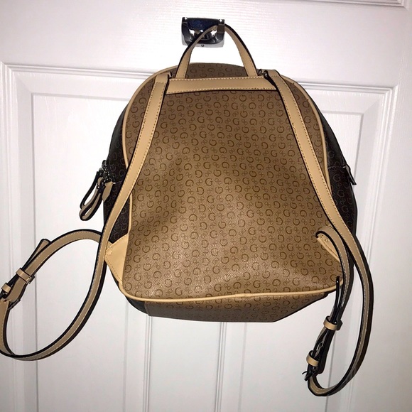 Guess backpack like new - Picture 2 of 5